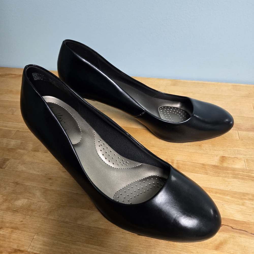 Black Pumps